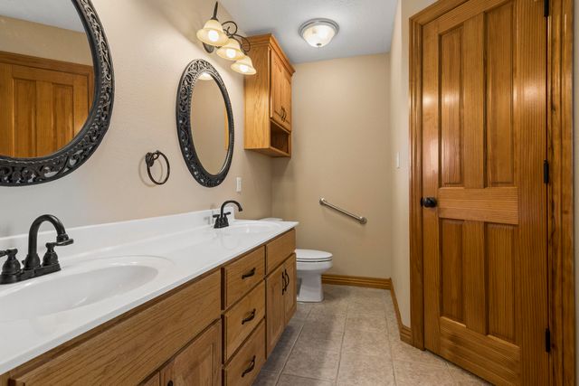 3746 N Croswell Avenue, Springfield, MO 65803