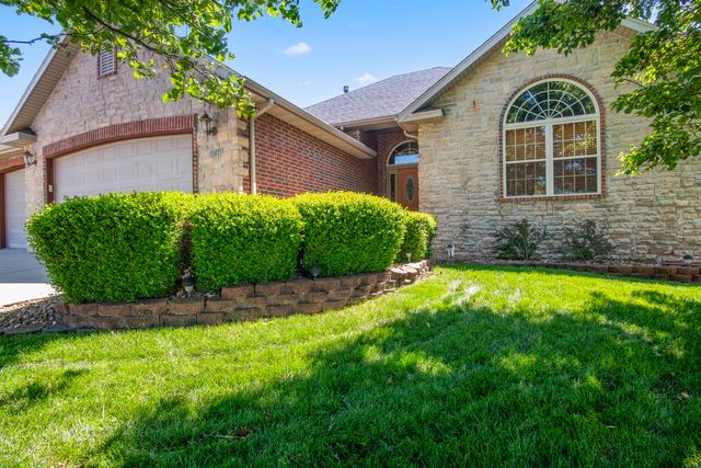 3746 N Croswell Avenue, Springfield, MO 65803