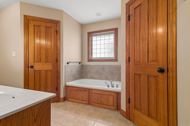 3746 N Croswell Avenue, Springfield, MO 65803