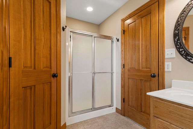 3746 N Croswell Avenue, Springfield, MO 65803