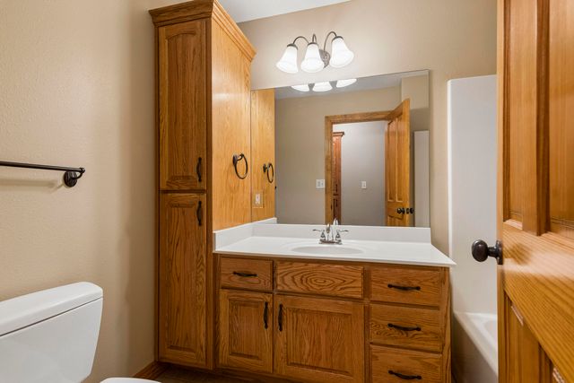 3746 N Croswell Avenue, Springfield, MO 65803