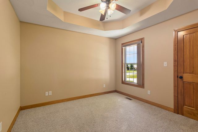 3746 N Croswell Avenue, Springfield, MO 65803