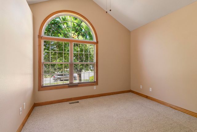 3746 N Croswell Avenue, Springfield, MO 65803