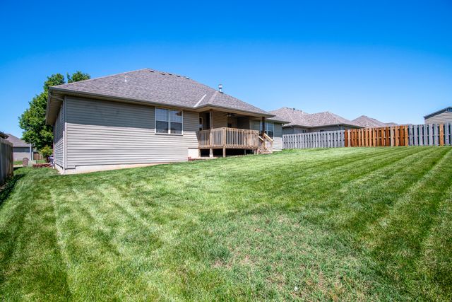 3746 N Croswell Avenue, Springfield, MO 65803