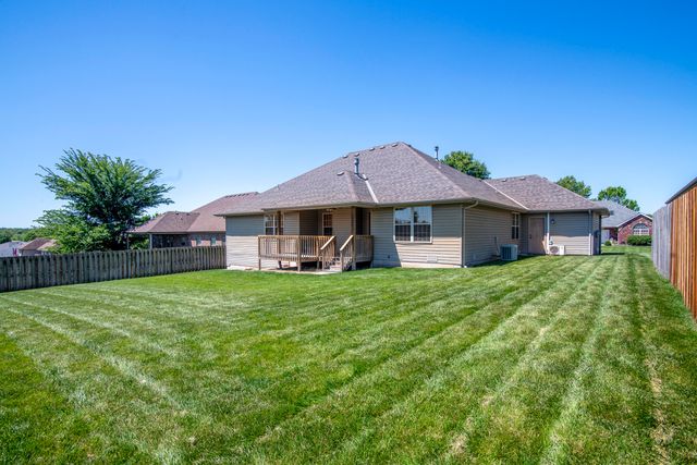 3746 N Croswell Avenue, Springfield, MO 65803