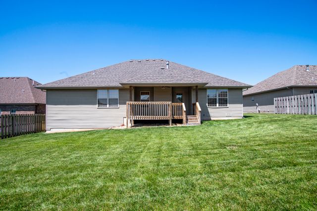 3746 N Croswell Avenue, Springfield, MO 65803