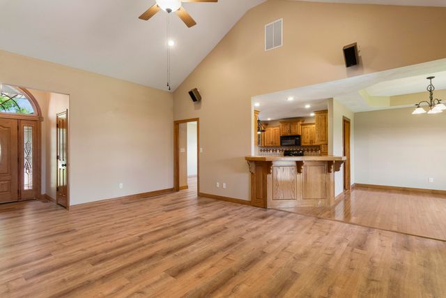 3746 N Croswell Avenue, Springfield, MO 65803