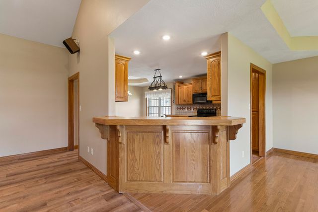 3746 N Croswell Avenue, Springfield, MO 65803