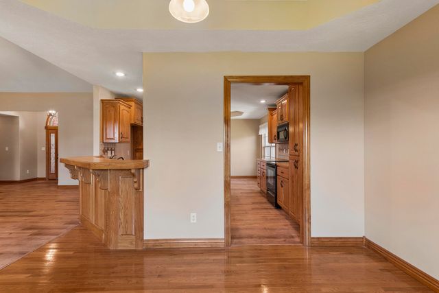 3746 N Croswell Avenue, Springfield, MO 65803