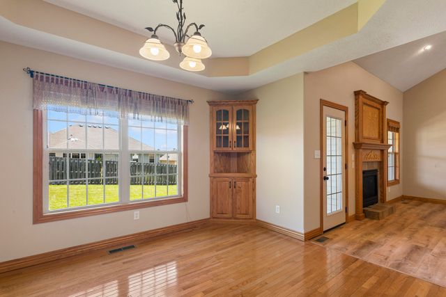 3746 N Croswell Avenue, Springfield, MO 65803