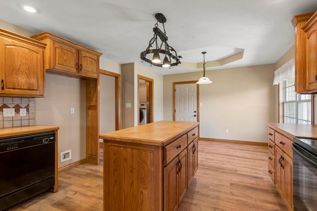 3746 N Croswell Avenue, Springfield, MO 65803