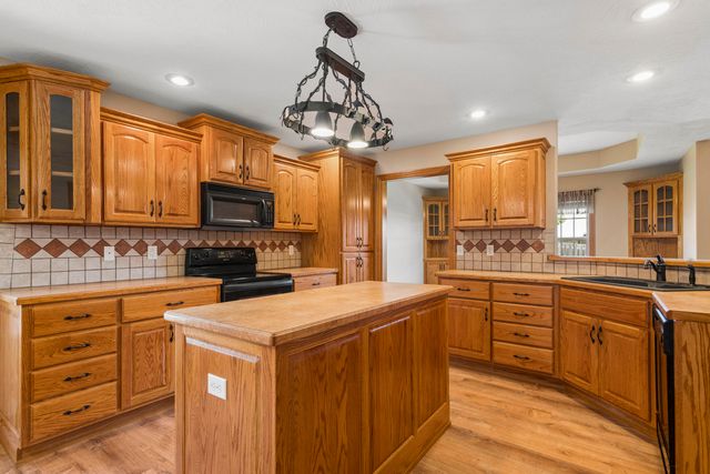 3746 N Croswell Avenue, Springfield, MO 65803