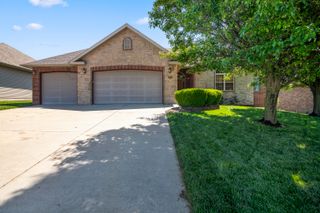 3746 N Croswell Avenue, Springfield, MO 65803
