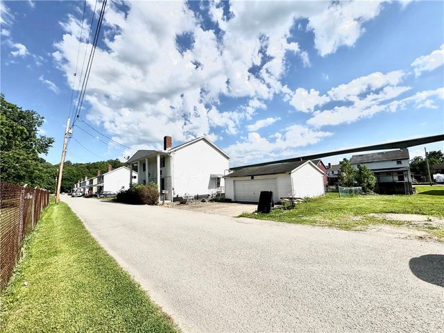 3072 3rd St, Centerville, PA 15429