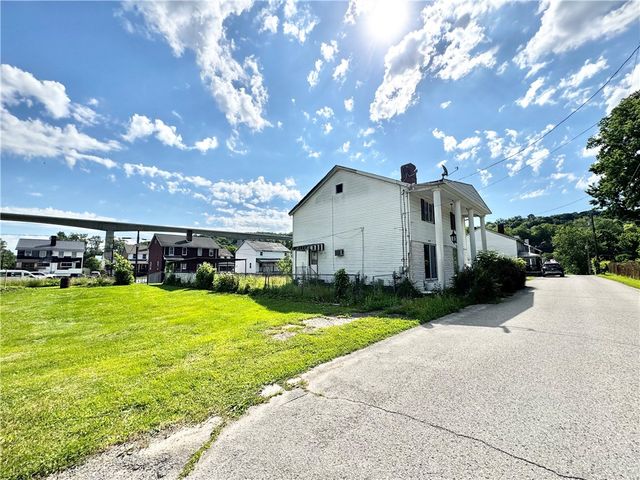 3072 3rd St, Centerville, PA 15429