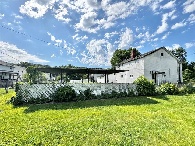 3072 3rd St, Centerville, PA 15429