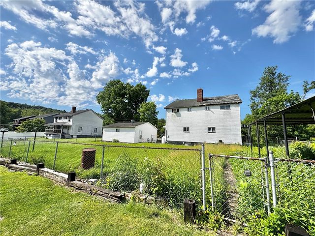 3072 3rd St, Centerville, PA 15429