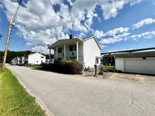 3072 3rd St, Centerville, PA 15429