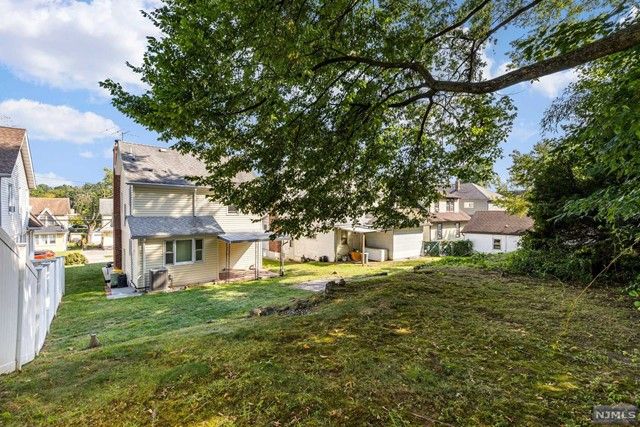 692 Chestnut Avenue, Teaneck, NJ 07666
