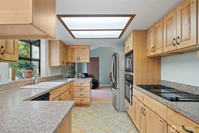 401 E Cove View Road, Belfair, WA 98528