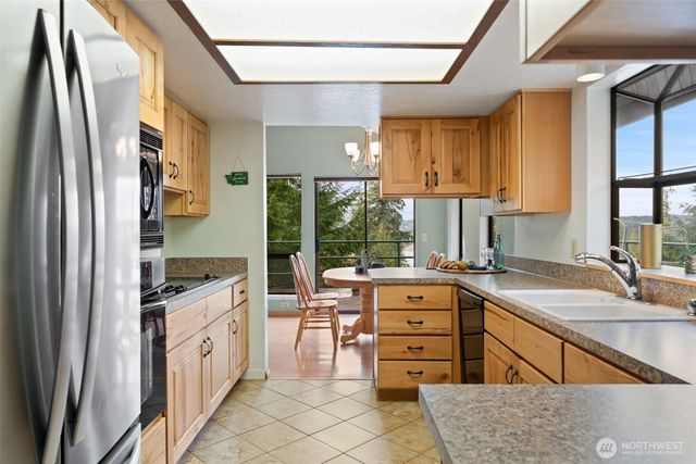 401 E Cove View Road, Belfair, WA 98528