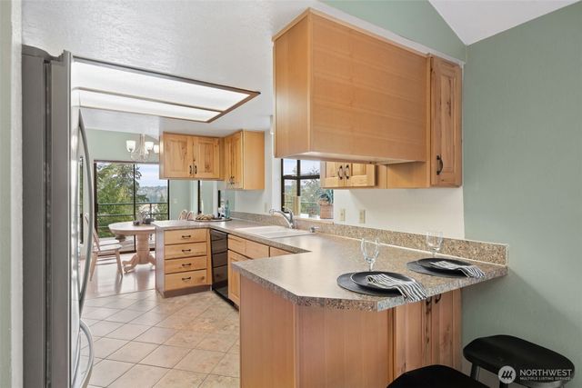 401 E Cove View Road, Belfair, WA 98528