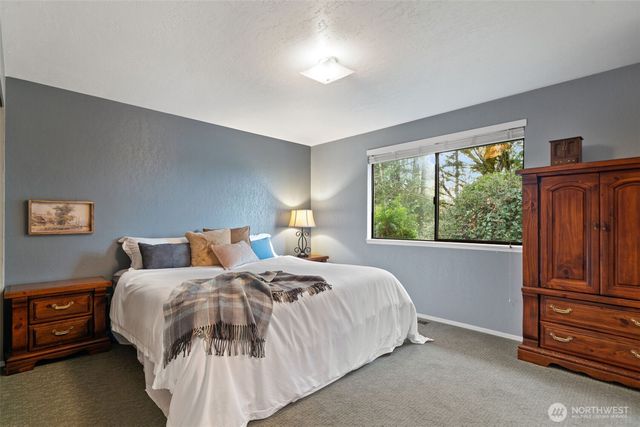 401 E Cove View Road, Belfair, WA 98528