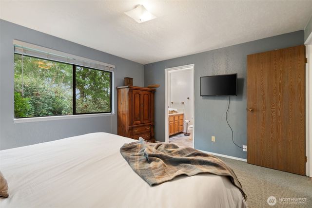 401 E Cove View Road, Belfair, WA 98528