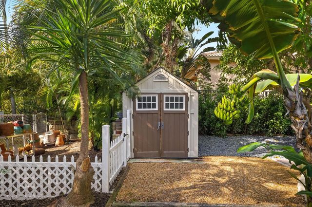 41 Coconut Lane, Ocean Ridge, FL 33435