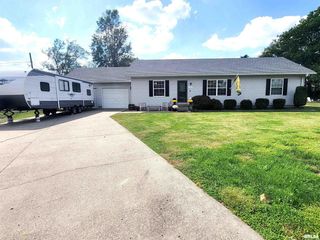 16 Stone Forge Pike, Flora, IL 62839