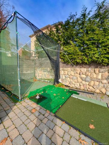 174 Douglas, Staten Island, NY 10304