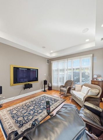 174 Douglas, Staten Island, NY 10304