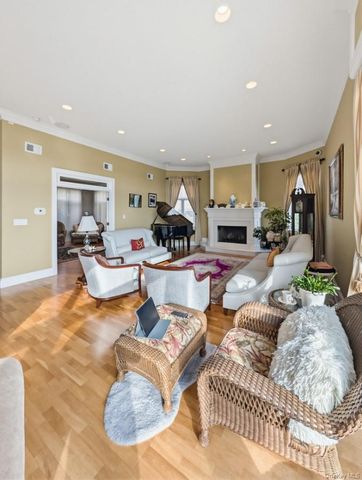 174 Douglas, Staten Island, NY 10304