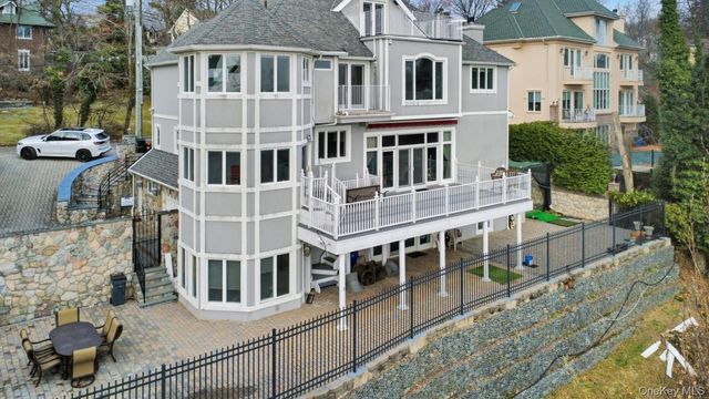 174 Douglas, Staten Island, NY 10304