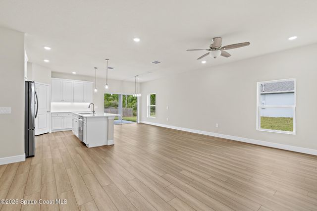 542 De Groodt Road SW, Palm Bay, FL 32908