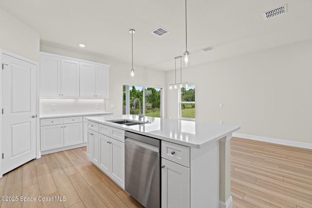542 De Groodt Road SW, Palm Bay, FL 32908