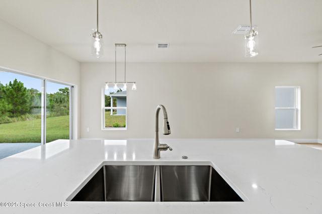 542 De Groodt Road SW, Palm Bay, FL 32908