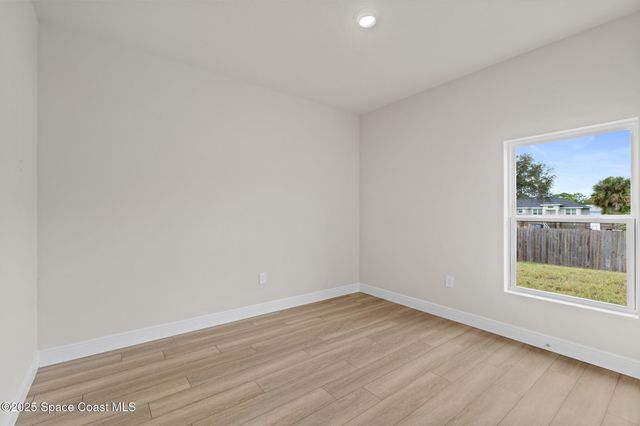 542 De Groodt Road SW, Palm Bay, FL 32908