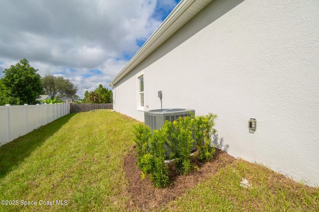 542 De Groodt Road SW, Palm Bay, FL 32908