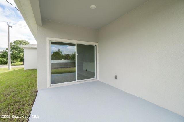 542 De Groodt Road SW, Palm Bay, FL 32908