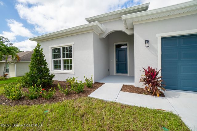 542 De Groodt Road SW, Palm Bay, FL 32908