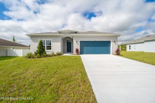 542 De Groodt Road SW, Palm Bay, FL 32908