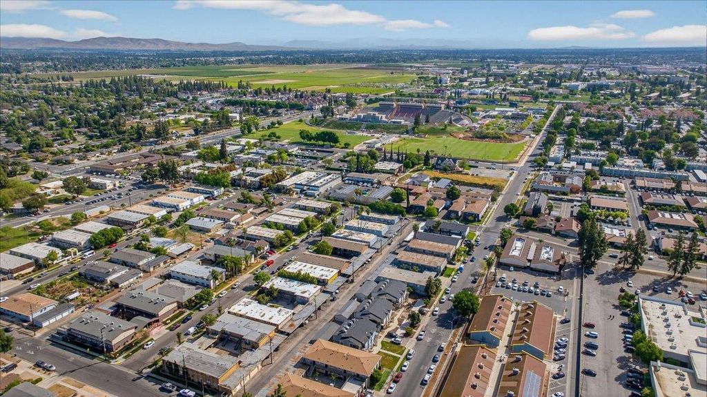 Image 11 of property listing at 1348 E San Bruno Avenue, Fresno, CA 93710