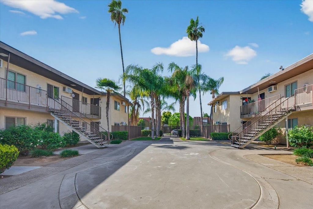 Image 32 of property listing at 1348 E San Bruno Avenue, Fresno, CA 93710