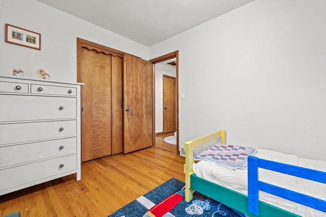 1111 Shorecrest DRIVE, Racine, WI 53402