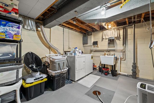 1111 Shorecrest DRIVE, Racine, WI 53402