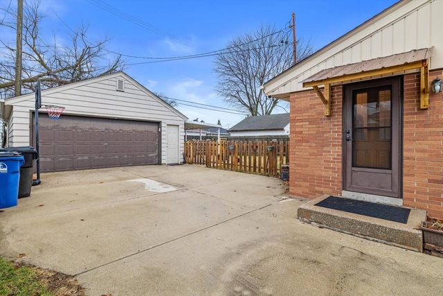 1111 Shorecrest DRIVE, Racine, WI 53402