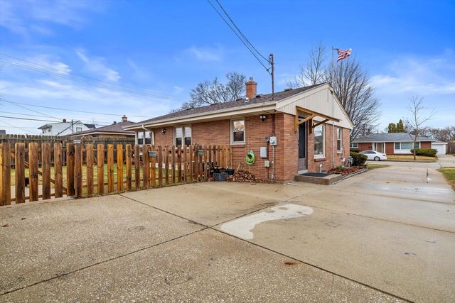 1111 Shorecrest DRIVE, Racine, WI 53402