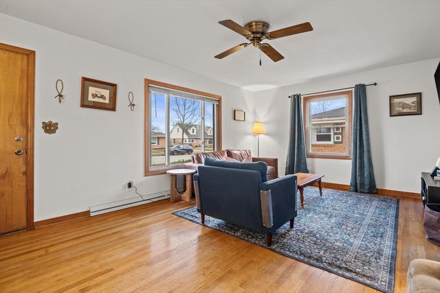 1111 Shorecrest DRIVE, Racine, WI 53402