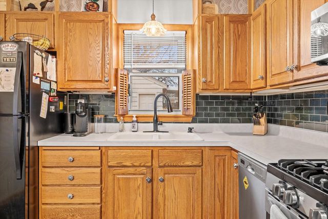 1111 Shorecrest DRIVE, Racine, WI 53402